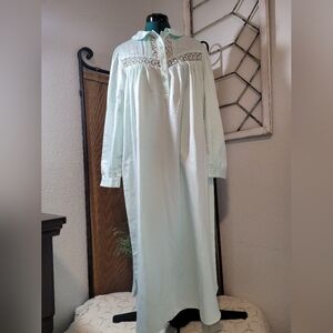 Vintage KATHRYN Mint Green Long Sleeve Nightgown W/Lace & Embroidery Detail Sz M